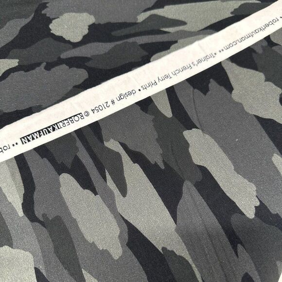 1 Yard Trainers French Terry Knit Camo Print Stretch Fabric Robert Kaufman - Picture 5 of 8